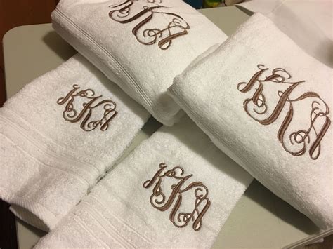 Monogrammed bath towel set | Monogrammed bath towels, Bath towel sets ...