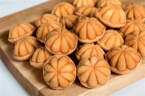 BISKUT TRADISIONAL - KONTEMPORARI BISKUT RAYA