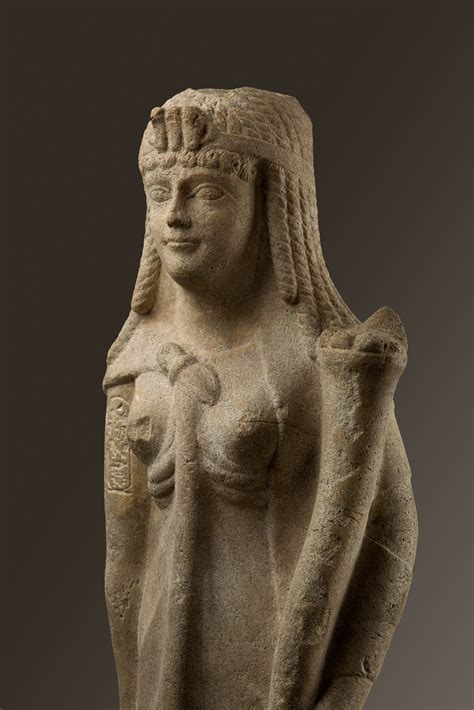 File:Statue of a Ptolemaic Queen, perhaps Cleopatra VII MET 89.2.660 ...