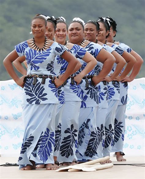 Samoan Women - Traditional Dress | Samoan women, Traditional dresses ...