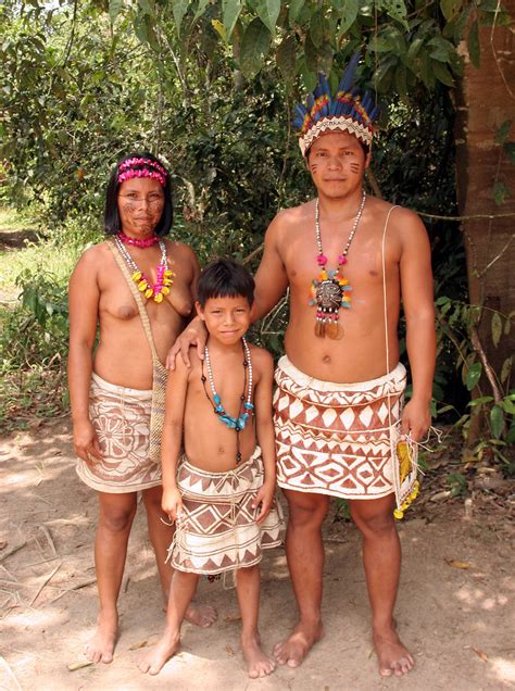 Peru_3331 | August 2010 - Peru.Bora indian family at their v… | Flickr