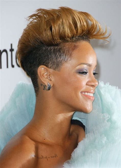 Mohawk hairstyles and Tutorial for Women | Rihanna hairstyles, Edgy ...