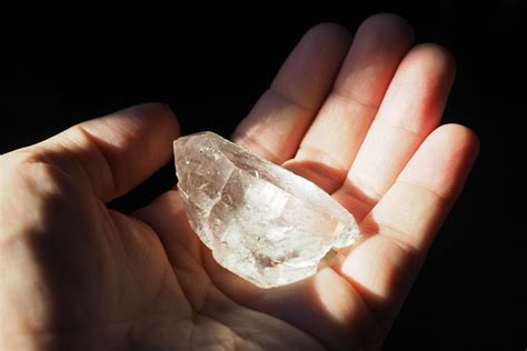 What is Clear Quartz? Meaning, Uses, and Powerful Healing Properties ...