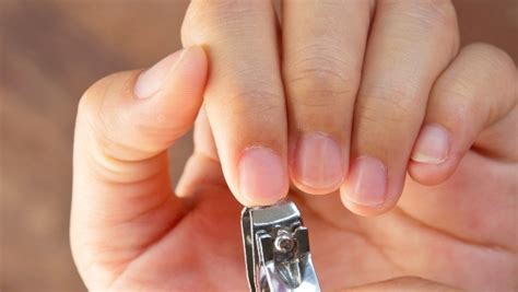 Man saves nail clippings for a year to make engagement ring | You