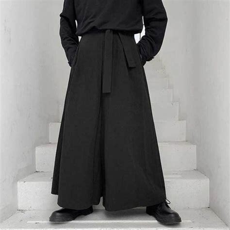 What is a Hakama? Everything You Need To Know (2022)