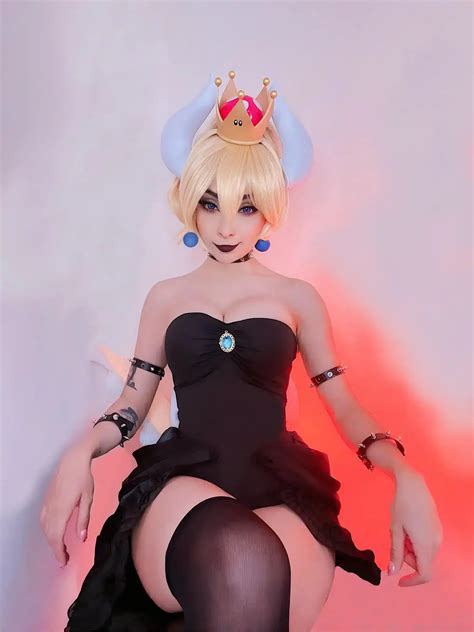 Super Mario Bros: Bowsette cosplay captures her captivating yet ...