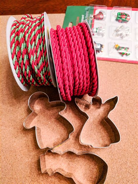 How To Make The Cutest Cookie Cutter Christmas Ornaments