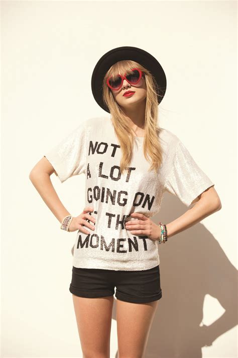 Taylor Swift 22 Outfit