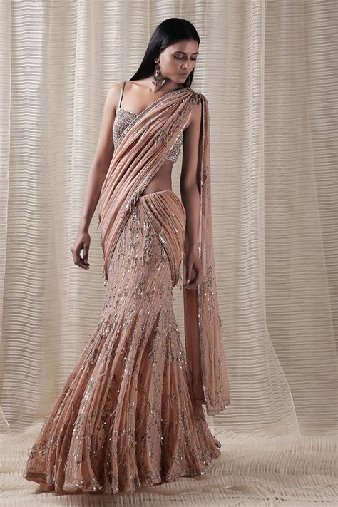 Indian Gowns Dresses, Party Wear Indian Dresses, Dress Indian Style ...