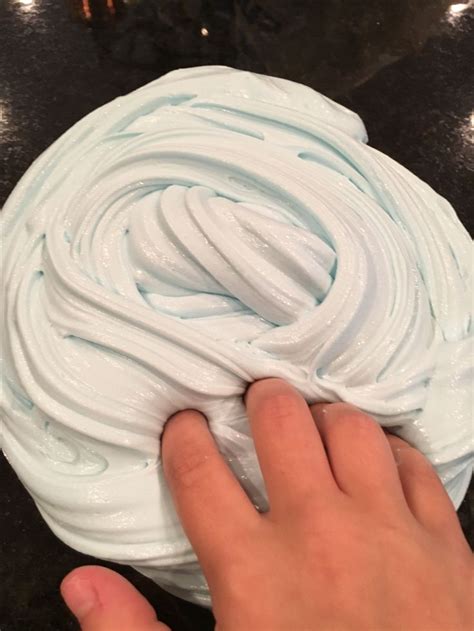 This blue fluffy slime is so satisfying! Recipe: Glue Shaving cream ...