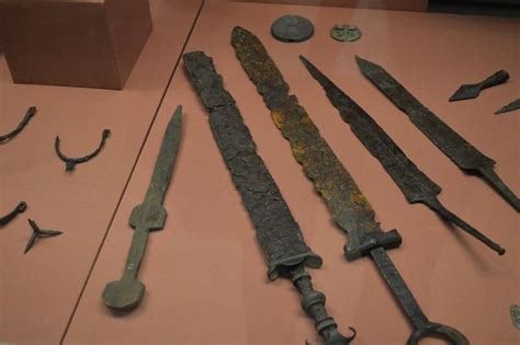 Four 1,900-Year-Old Roman Swords Found in Judean Desert - GreekReporter.com