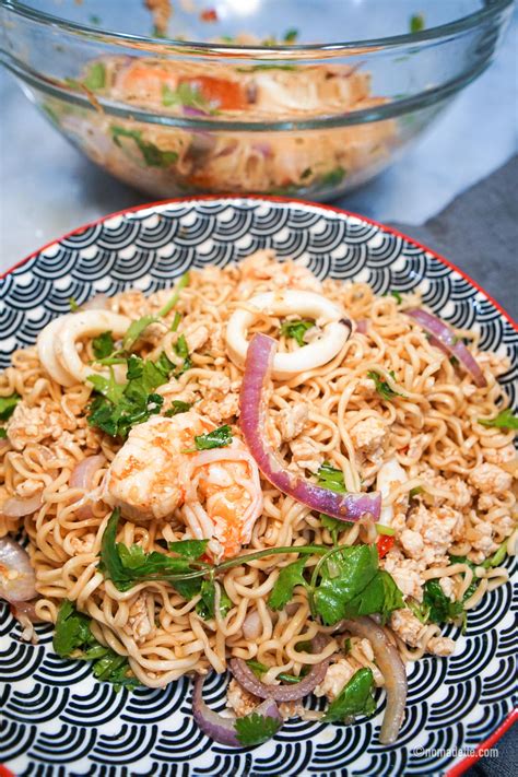 Yum Mama | Thai ‘Mama’ Instant Noodle Salad - Nomadette