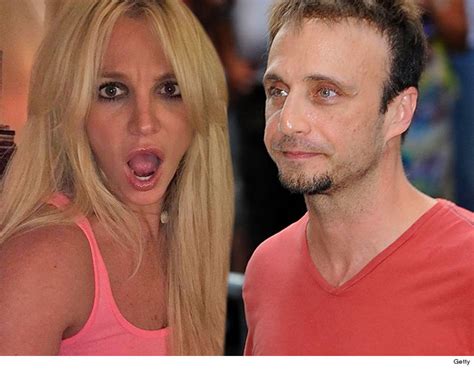 Fake Britney Spears Manager Swindles RCA Records | TMZ.com