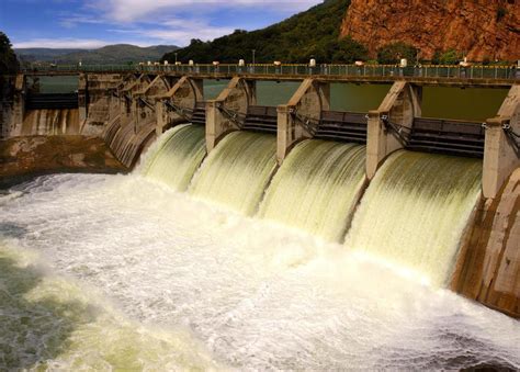 What Is a Concrete Dam? (with pictures)