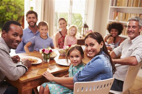 Promueven comidas e historias para unir a familias multiculturales en ...