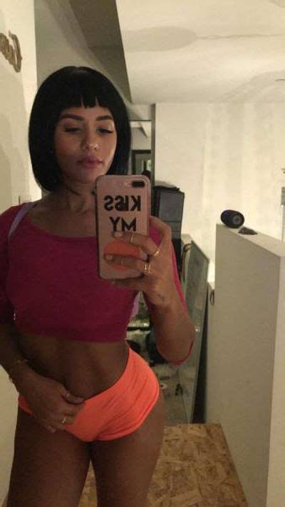 The Hottest “Dora The Explorer” Cosplay (6 pics)