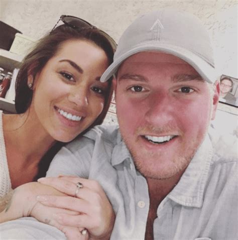 Pat McAfee Wife – Samantha Ludy, Bio, Age, Husband, And Facts ...