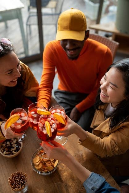 Free Photo | People drinking cocktails