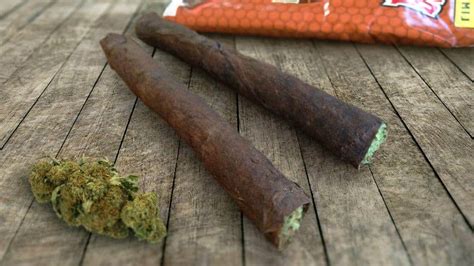 How to Roll a Backwoods Blunt with the Best Wraps · NeonJoint