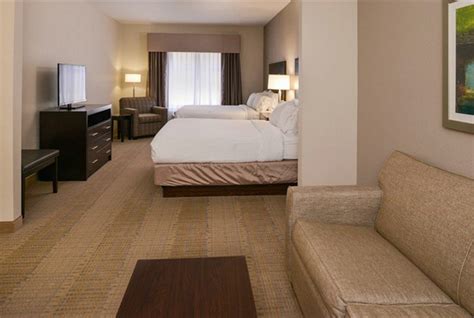 HOLIDAY INN EXPRESS & SUITES SIKESTON, AN IHG HOTEL $143 ($̶1̶5̶1̶ ...