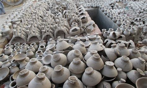 Badin's Kumbhar tribe: Keeping the art of pottery alive - Pakistan ...