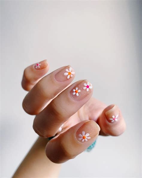 25 Floral Nail Designs That Are On-Trend for 2021 | Who What Wear UK