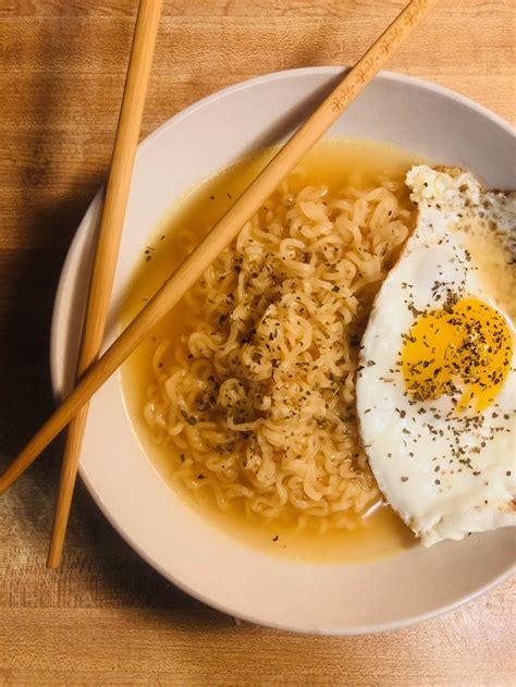 Ramen Noodles with Fried Egg | Silog meals, Food, Egg in ramen noodles