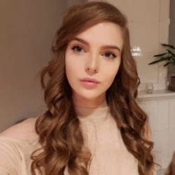 Loeya - Twitch Streamer Profile & Bio - TopTwitchStreamers