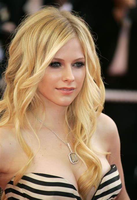 Avril Lavigne Best Beauty Looks | POPSUGAR Beauty UK