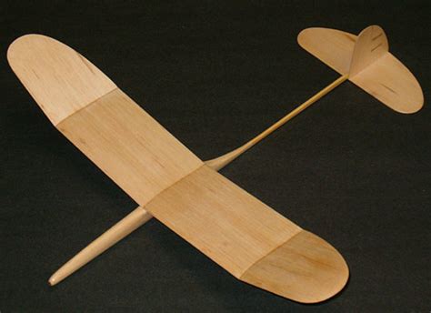 Suellen Kucan : Make A Balsa Wood Glider