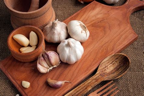 Why do we love garlic but hate garlic breath? | Live Science