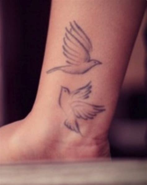 Pin by Rach H. on ━╃ TATTOOS ╄━ | Bird tattoo wrist, Dove tattoo, Dove ...