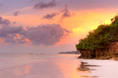 Diani_Beach_Sunrise_Kenya - The Nibbler