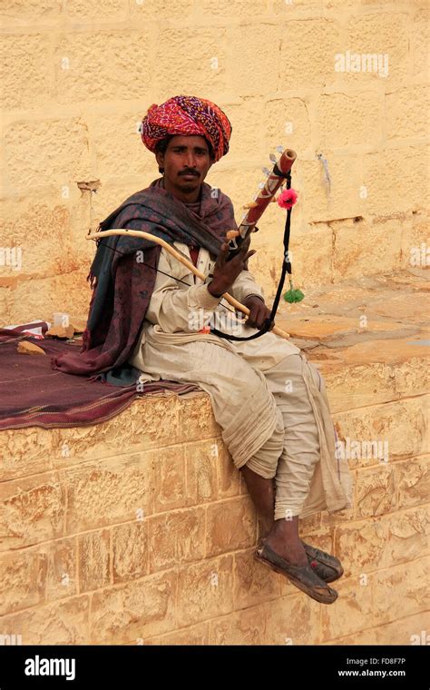 Indian man playing ravanahatha at Jaisalmer fort, Rajasthan, India ...