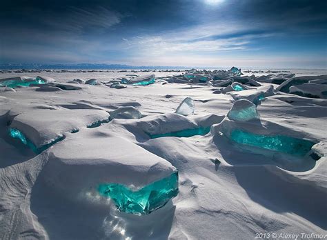 50 Breathtaking Frozen Lakes, Oceans And Ponds, That Look Like Art ...