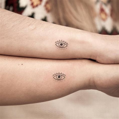 Thiết kế độc đáo cho Mini evil eye tattoo thể hiện tính cách mạnh mẽ