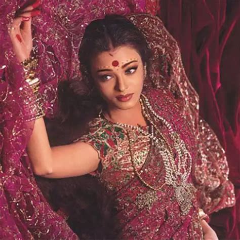 Looking Back At Aishwarya Rai’s Opulent Fashion Choices In Devdas ...