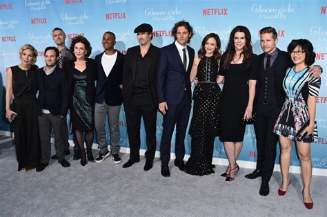 'Gilmore Girls' Renewal, Cast: Netflix Reveals Lauren Graham, Alexis ...