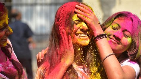 What Is Holi? What to Know About the Hindu Festival of Colors | Teen Vogue