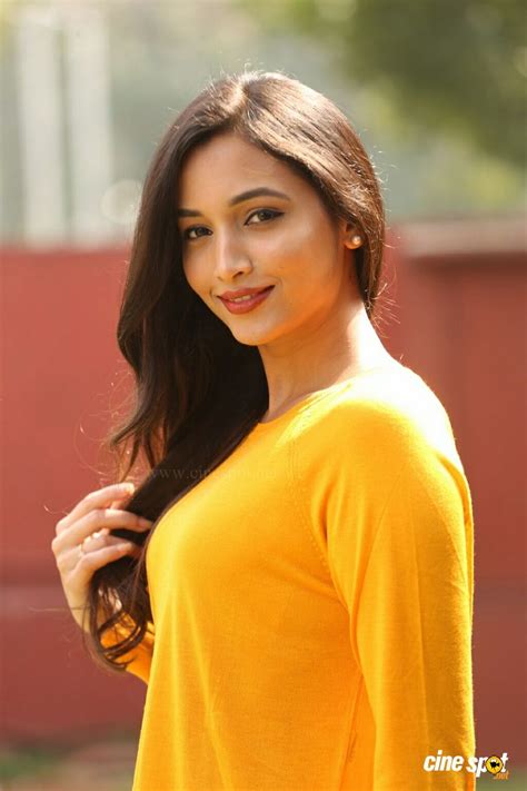 Srinidhi Shetty | Bollywood hairstyles, Beautiful indian actress, Allu ...