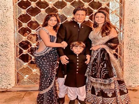 Top 5 reasons why Shah Rukh Khan is known as 'The Real Family Man ...