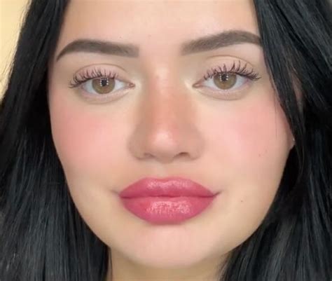 Kylie Jenner look-alike told ‘lip fillers are too much’ says she has ...