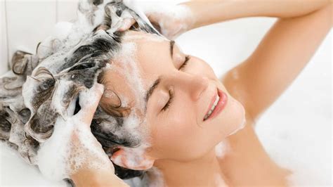 Side effects of washing hair every single day | HealthShots