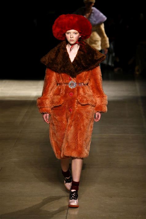 Miu Miu Fall 2017 | Fashion, Fashion media, Coat fashion