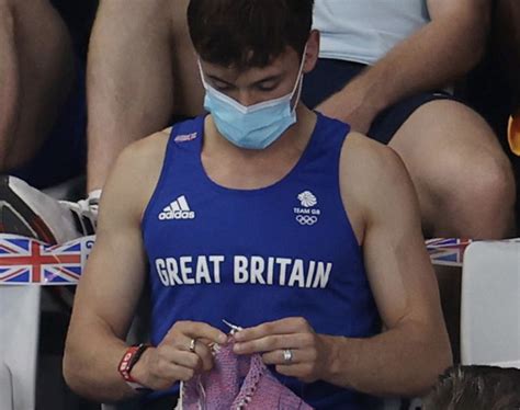 We can’t get enough of Tom Daley knitting at the Olympics - Garage