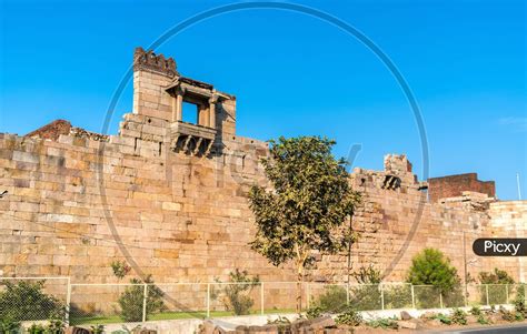 Image of Walls Of Champaner Fort - Unesco Heritage Site In Gujarat ...