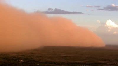 Dust storm causes multiple car pile-up in Illinois - BBC News