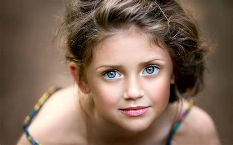 Download wallpaper for 1366x768 resolution | Cute little girl, portrait ...