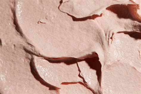 Bentonite Clay for Oily Skin: Benefits and Side Effects