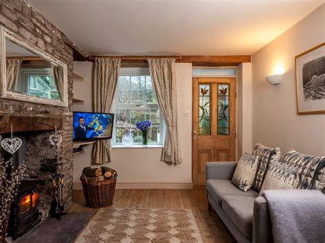 Groves Cottage | Groves Cottage in Talybont- On-Usk